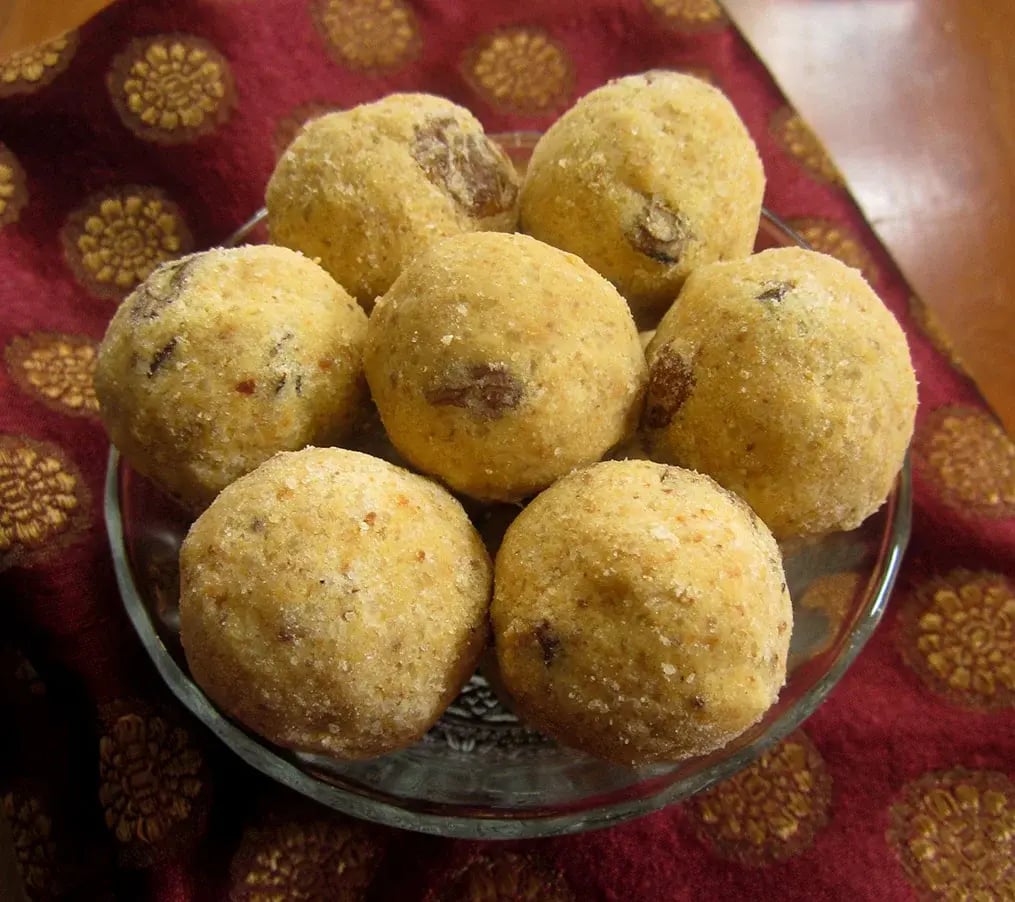 besan-laddoos-2