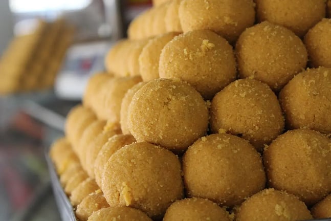 Here’s The Detailed Guide To Make Besan Laddoos, the king of indian desserts