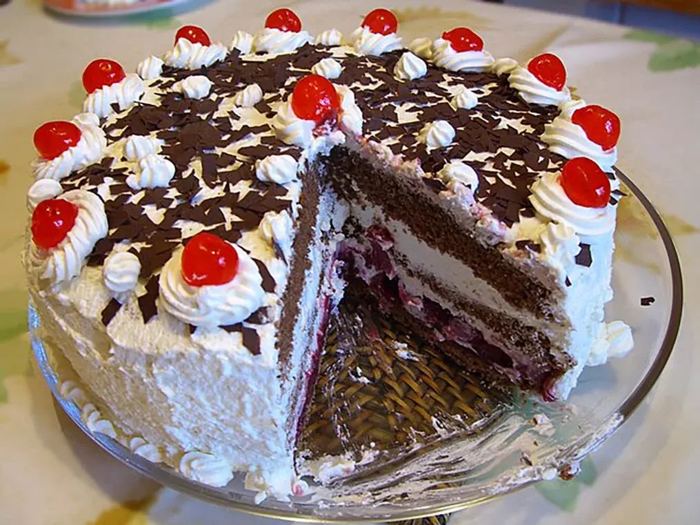 black-forest-cake-wikimedia-commons-3