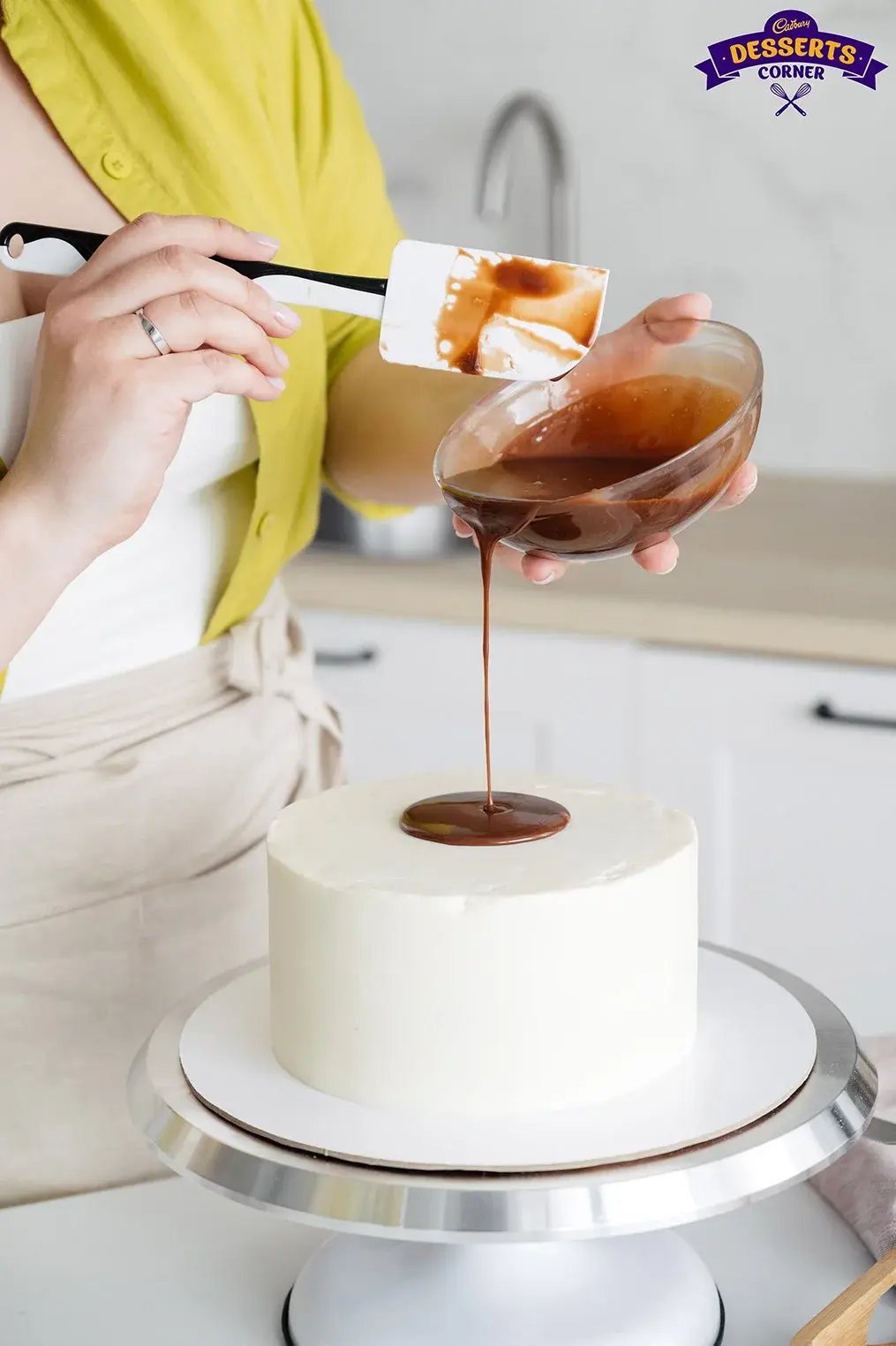 heres-our-guide-to-everyones-top-three-favorite-frostings-in-the-baking-world-feature-image-2